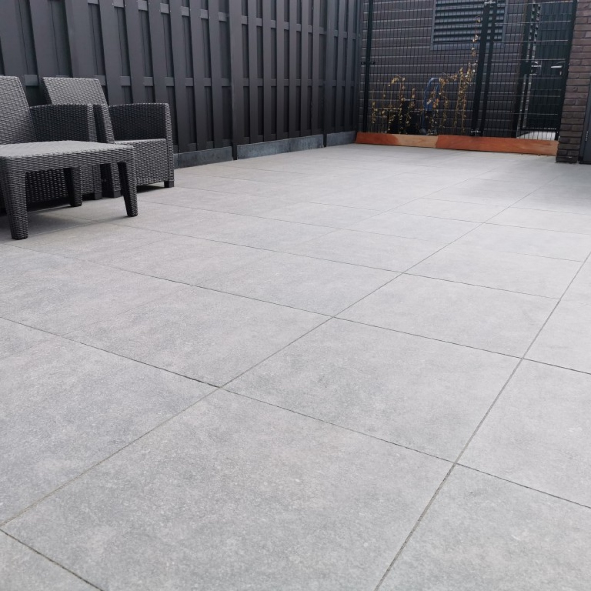 Keramische Tuintegel New York Dark Grey Allround Garden Uw Tuin 